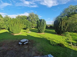 Outdoor dining - Newmill Farm (Perth)