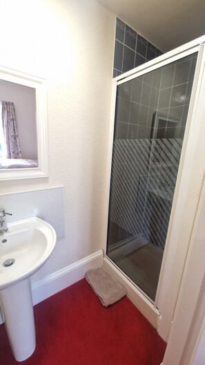 Bathroom - Newmill Farm (Perth)