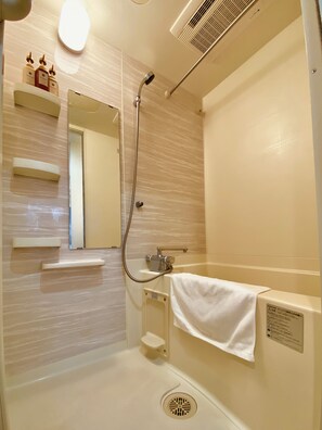 Comfort Twin Room, Balcony, City View | Bathroom