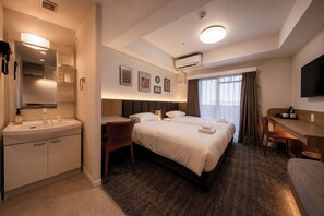Habitación Confort con 2 camas individuales, balcón, vistas a la ciudad | Edredones de plumas, escritorio, wifi gratis