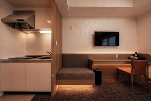 Frigorífico grande y microondas