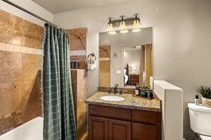 Shower, hair dryer, towels, shampoo - Relaxing Sedona Hiking HQ, View, West Sedona! Star (Sedona)
