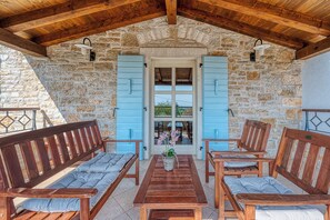 Terrace/patio - Historic Istrian Villa: Private Pool, Breakfast & Hot Tub (Višnjan)