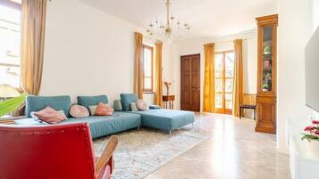 Luxury Apartment, Balcony, Courtyard View | Living area