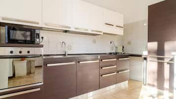 Luxury Apartment, Balcony, Courtyard View | Private kitchen