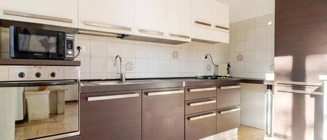 Luxury Apartment, Balcony, Courtyard View | Private kitchen