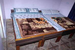 Quadruple Room - Hotel Shivkripa & Restaurant (Dunda)