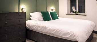 Central Bradford Apt With Super King Bed | Workspace | Fast Wi-Fi | Netflix