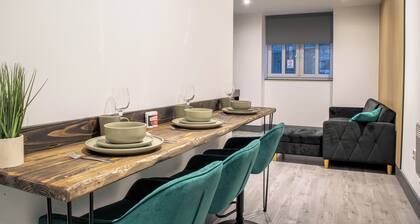 Central Bradford Apt With Super King Bed | Workspace | Fast Wi-Fi | Netflix