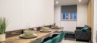 Central Bradford Apt With Super King Bed | Workspace | Fast Wi-Fi | Netflix