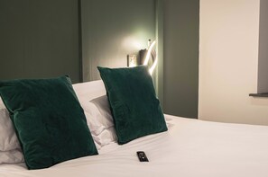 1 Schlafzimmer, Schreibtisch, Bügeleisen/Bügelbrett, Reisekinderbett