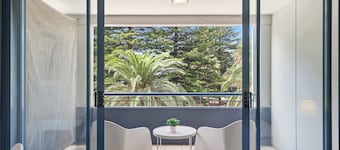 MetaWiseBnB |Cronulla Beach Walk to Train & Shops1