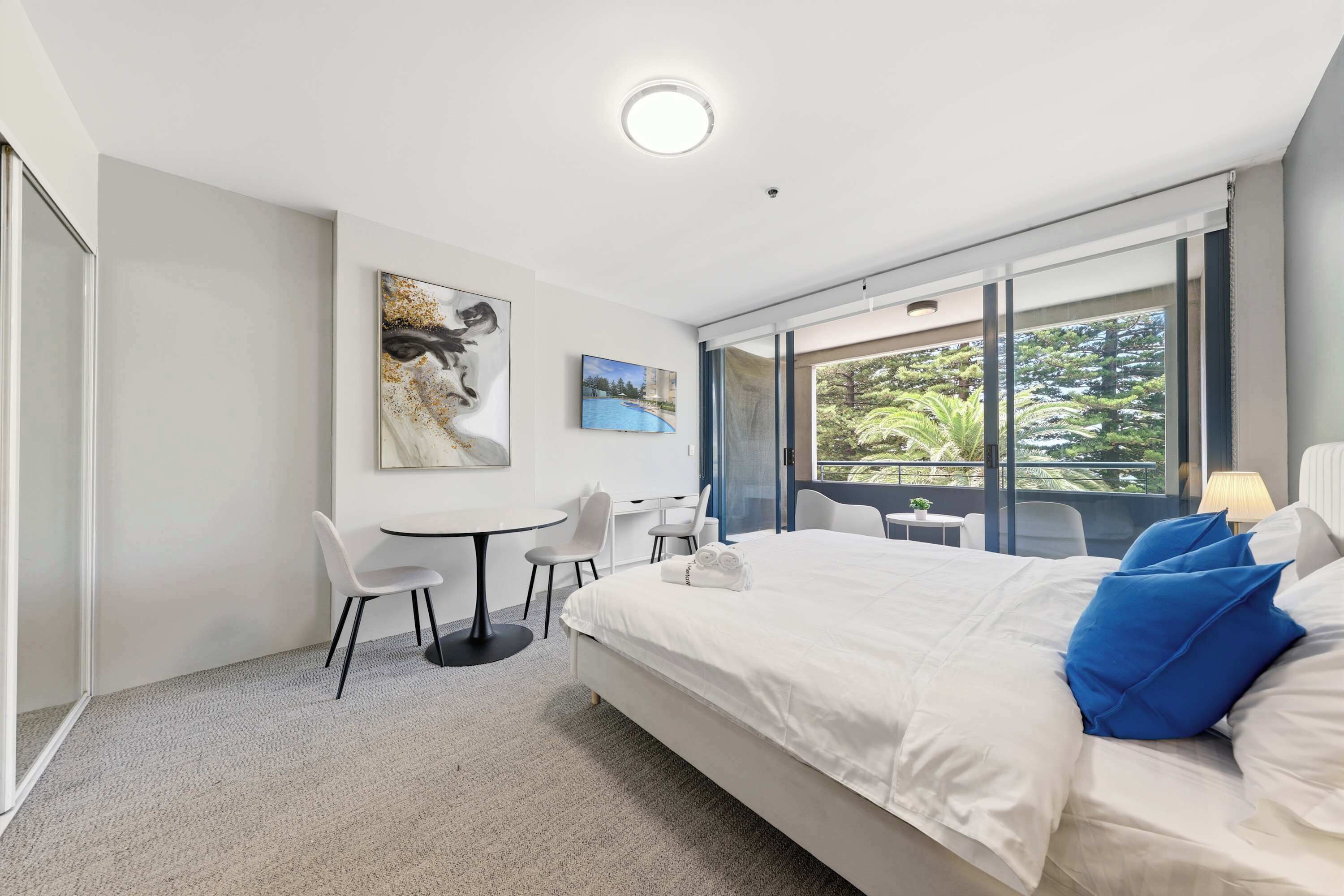 1 bedroom, desk, iron/ironing board, WiFi