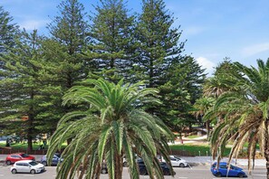 Property grounds - MetaWiseBnB |Cronulla Beach Walk to Train & Shops1 (Cronulla)