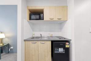 Private kitchen - MetaWiseBnB |Cronulla Beach Walk to Train & Shops1 (Cronulla)