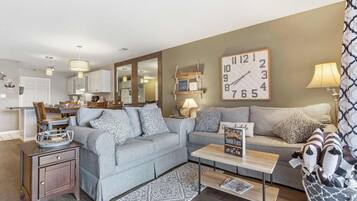 Condo, Multiple Beds, Patio, Garden View (Twin Lakes Getaway) | Living area