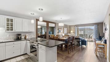 Condo, Multiple Beds, Patio, Garden View (Twin Lakes Getaway) | Private kitchen