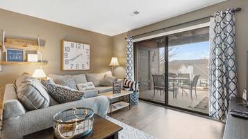 Condo, Multiple Beds, Patio, Garden View (Twin Lakes Getaway) | Living area