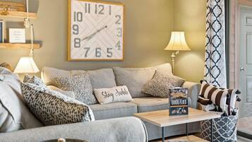 Condo, Multiple Beds, Patio, Garden View (Twin Lakes Getaway) | Living area