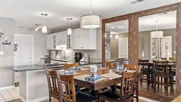 Condo, Multiple Beds, Patio, Garden View (Twin Lakes Getaway) | Dining