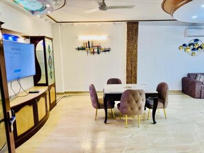Superior Apartment, Balcony, City View | Dining - Fortune Home Service Apartment 1BHK E-30 (New Delhi)