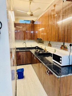 Private kitchen - Fortune Home Service Apartment 1BHK E-30 (New Delhi)