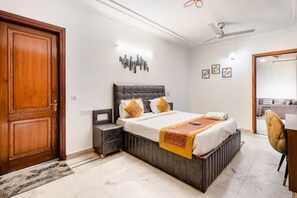 Phòng cách âm, bàn ủi/dụng cụ ủi quần áo 