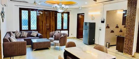 Superior Apartment, Balcony, City View | Interior