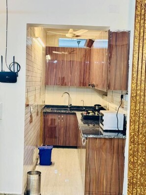 Private kitchen - Fortune Home Service Apartment 1BHK E-30 (New Delhi)