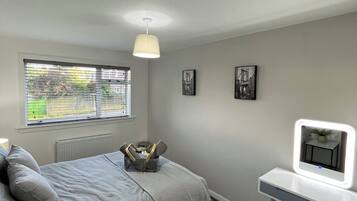 2 bedrooms, iron/ironing board, free WiFi