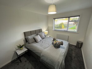 2 Schlafzimmer, Bügeleisen/Bügelbrett, kostenloses WLAN