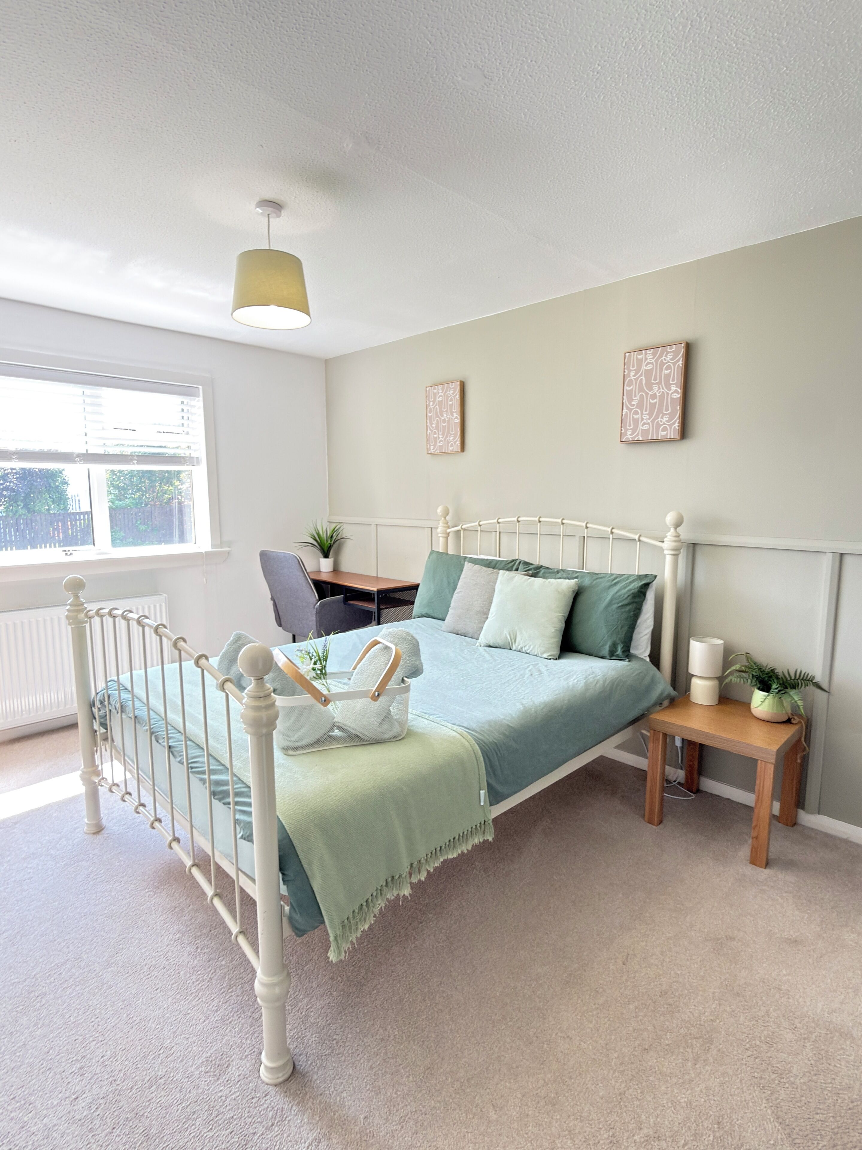 2 bedrooms, iron/ironing board, WiFi (free)
