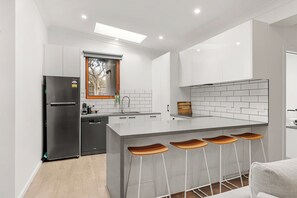 Fridge, microwave, oven, stovetop - Beachside Escape | 100m to Beach | Walk to Cafés (Cowes)