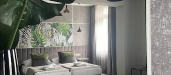 Central Passage Hotel