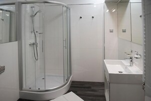 Standard Double or Twin Room, City View | Bathroom | Shower, free toiletries, hair dryer, towels