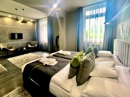 Habitación estándar con 1 cama doble o 2 individuales, vistas a la ciudad | Ropa de cama hipoalergénica, escritorio, wifi gratis y ropa de cama