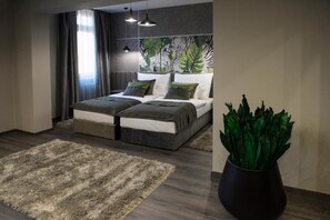 Desk, free WiFi - Central Passage Hotel (Kecskemét)