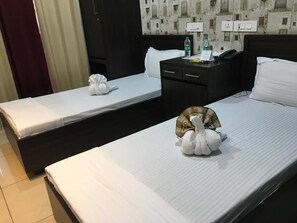 Twin Room, Balcony, Garden View | Desk, laptop workspace, free WiFi - Homestay Ludhiana (Ludhiana)