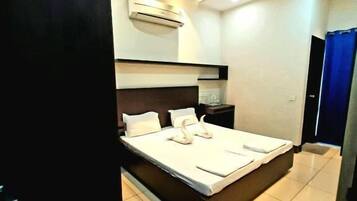 Desk, laptop workspace, free WiFi