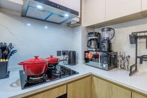 Private kitchen - Sky Love Lavington – Bright & Stylish 1BR Retreat with Wi-Fi & Smart TV (Nairobi)