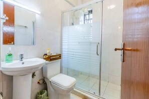 Shower - The Cozy Corner | Family-Friendly Retreat Near Westlands & CBD (Nairobi)