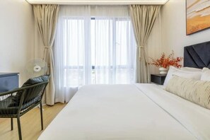 Tabla de planchar con plancha, wifi y ropa de cama 