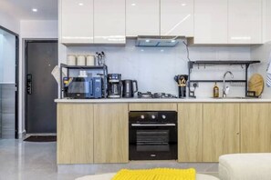 Private kitchen - Stylish Lavington Retreat | Pool, Views & CBD Access (Nairobi)