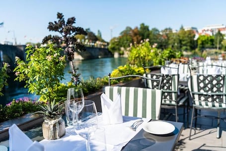 Restaurante. Hotel Schiff am Rhein