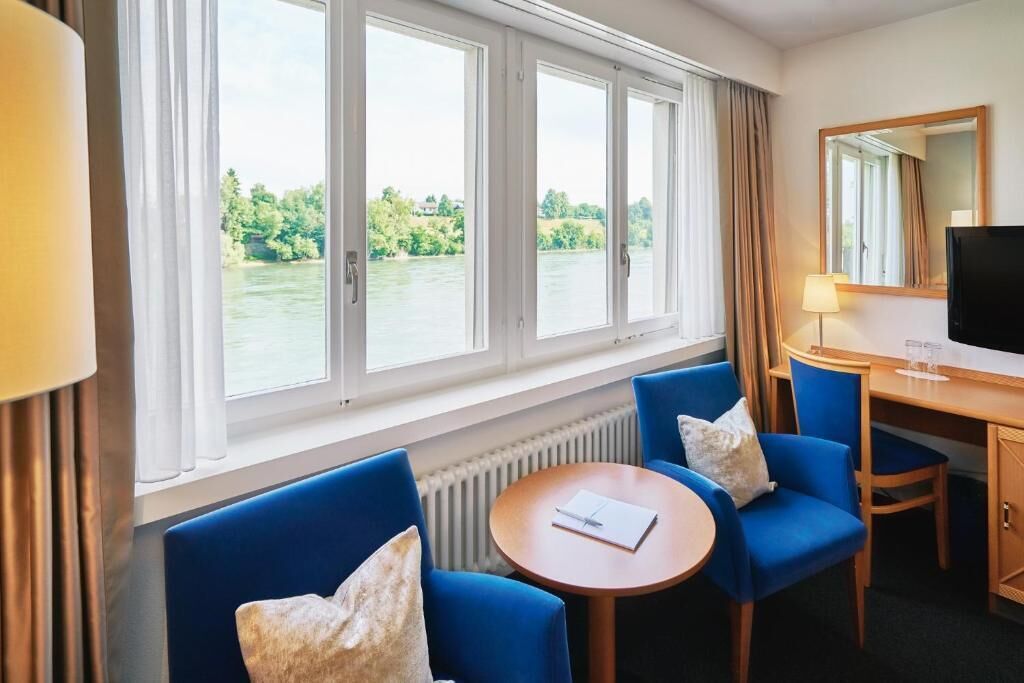 Twin Room, River View | Dining