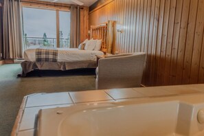 2 bedrooms, iron/ironing board, WiFi, bed sheets - Lakeview At The Lodge Two Bedroom Suite (Two Harbors)