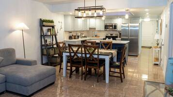 Appartement, meerdere bedden, balkon, uitzicht op zwembad (Saida Towers #3305) | Interieur