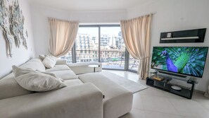 TV - Luxurious Aparment - Chains Spinola Seafront Apt 1 (St. Julian's)