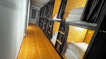 Dortoir Partagé, vue ville (B)