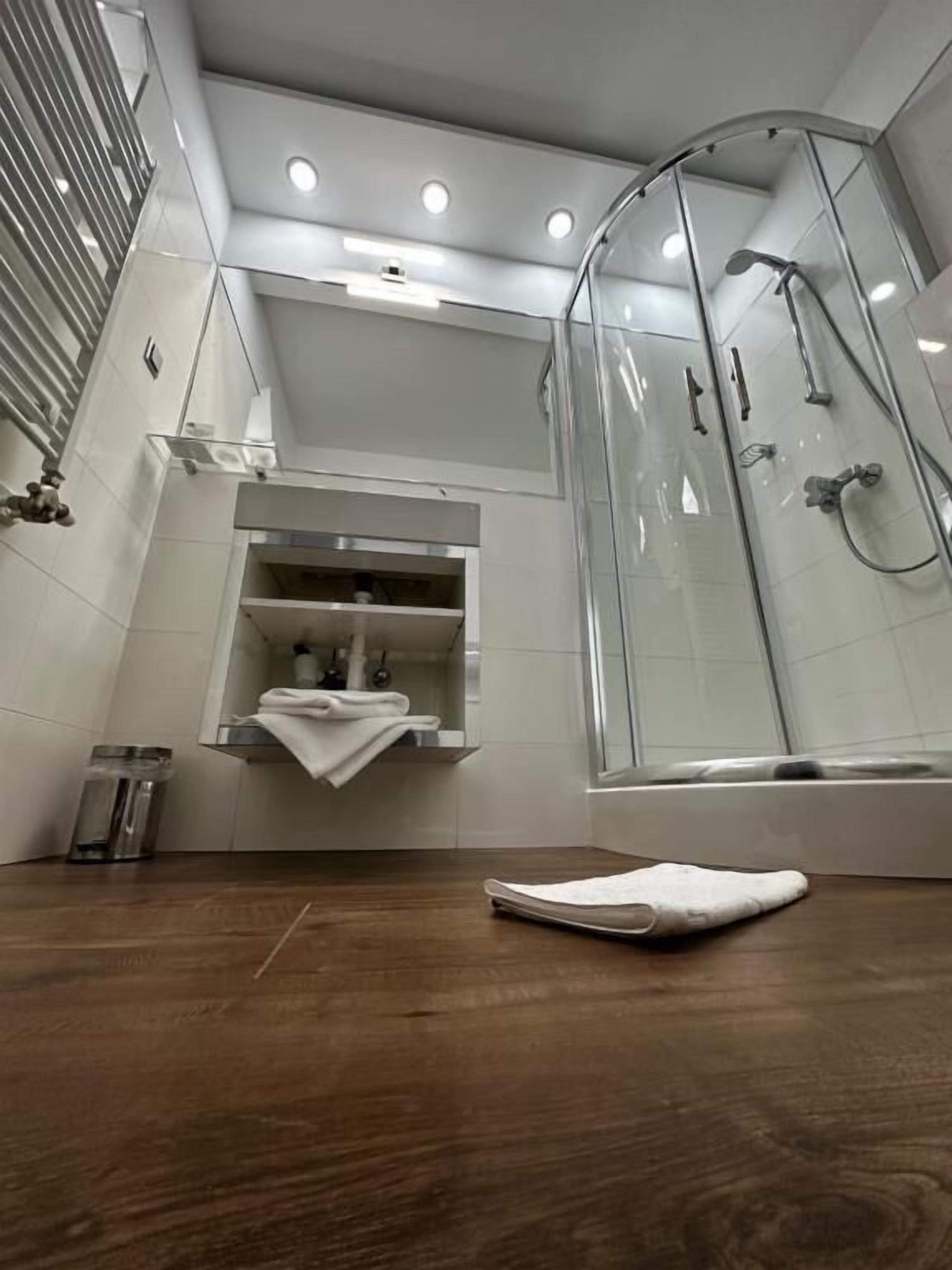 Standard Double or Twin Room, City View | Bathroom